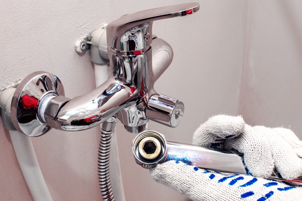 Read more about the article How to fix a leaking mixer tap leaking from the base